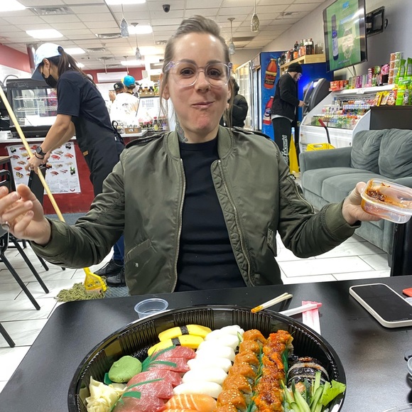 Meet your Posher, Elise - Picture 1 of 1